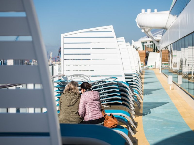 Frauen an Deck der Aida
