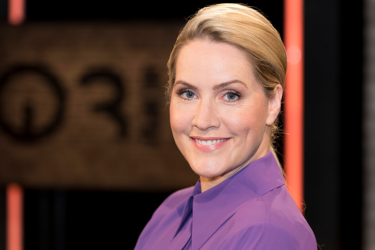 Judith Rakers ist bei „3nach9“ auf einmal fassungslos. 