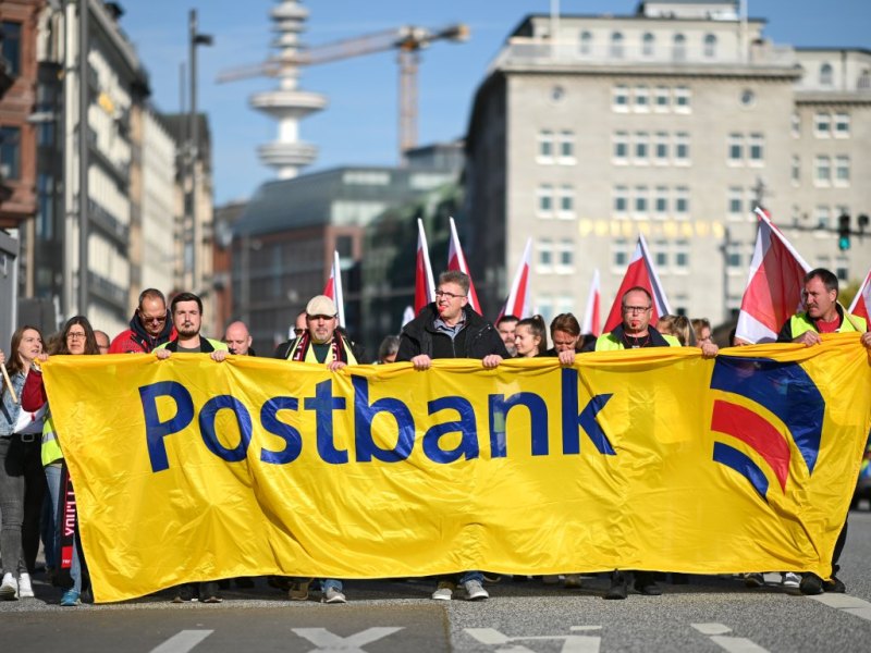 Postbank in Hamburg Streik Tarifverhandlungen Verdi Deutsche Post Filialen
