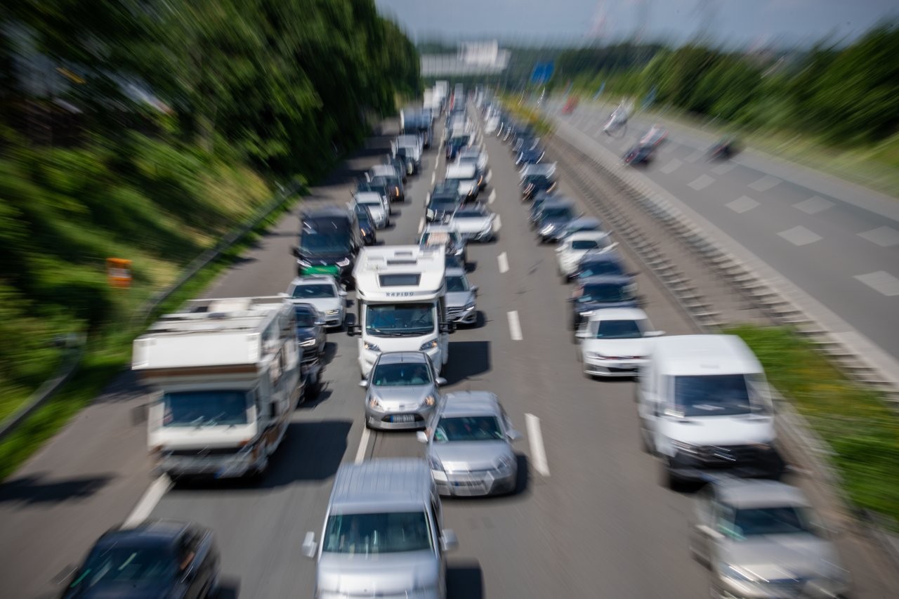 Wer am Wochenende auf der A1 und der A7 im Norden unterwegs ist, muss mit Staus rechnen.