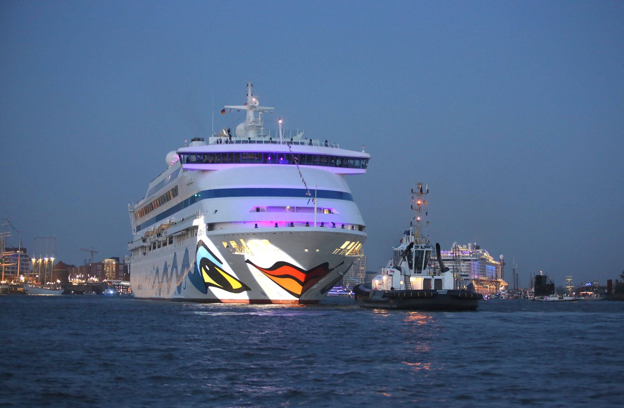 Die „Aida Aura“ in Hamburg.