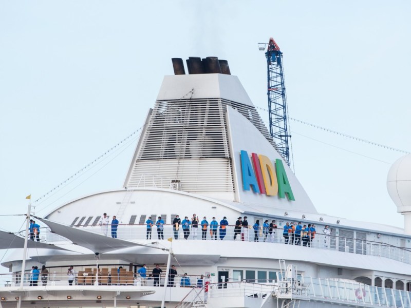 Aida-Fans könne es kaum abwarten, vom neuen Luxus-Dampfer „Cosma“ winken zu können (Symbolbild)., Das Luxus-Schiff „Aida Cosma“ freut sich auf die Gäste.
