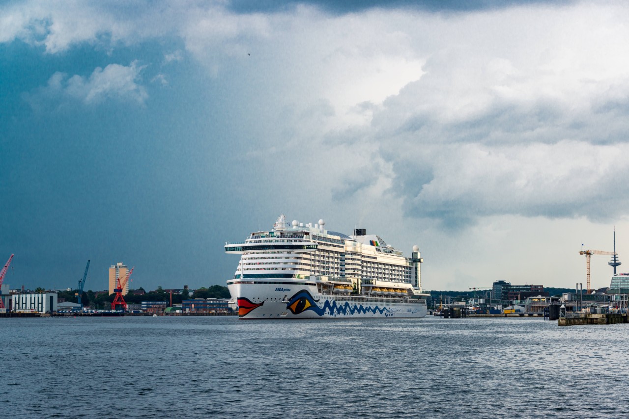 Die  „Aida Prima“ im Kieler Hafen