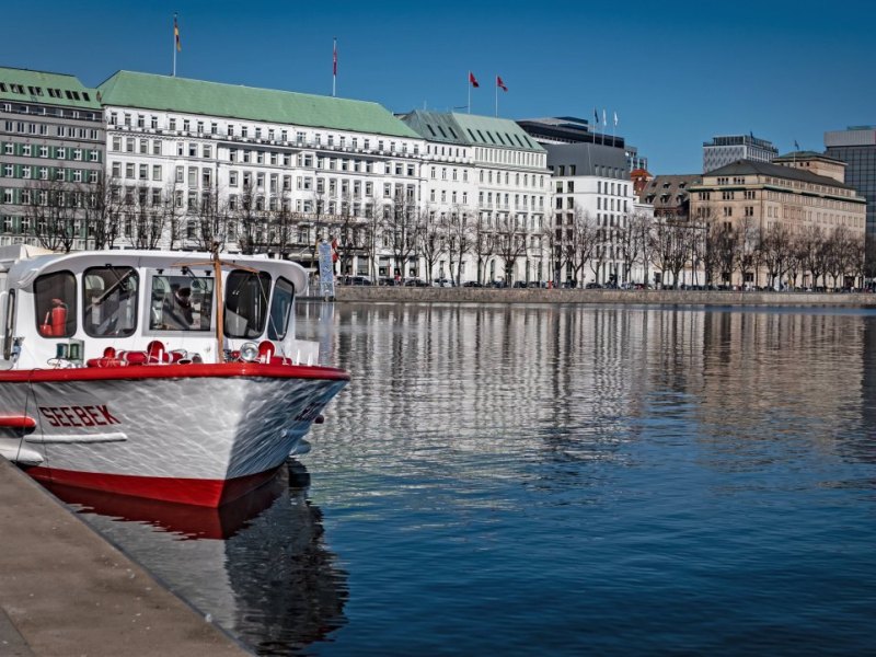 Binnenalster in Hamburg.jpg