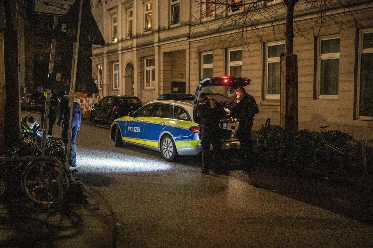 Dummer Jugenstreich löste gewaltigen Polizeieinsatz aus und lässt Verbrecher auffliegen. 