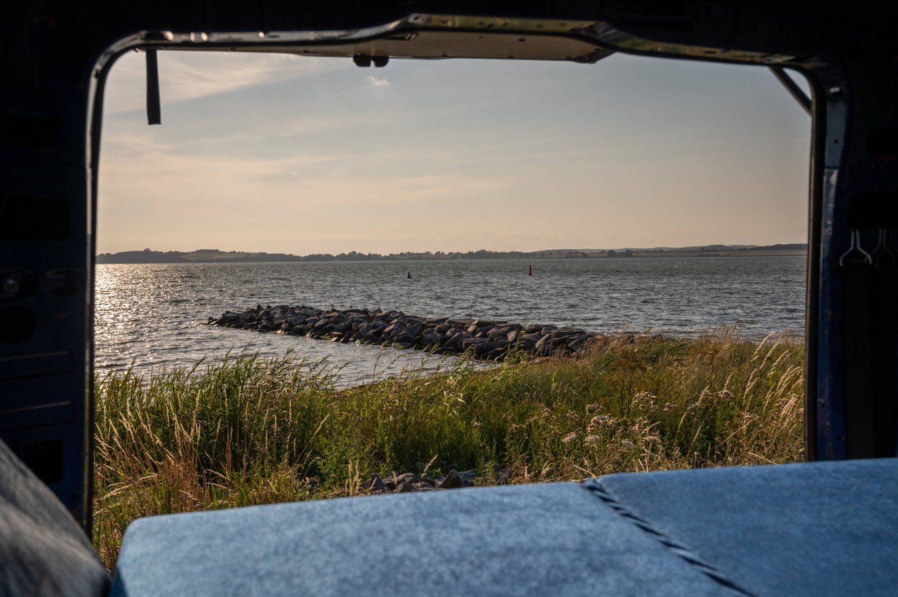 Wenn das Paar einen Camping-Urlaub auf Rügen macht, hat es vermutlich einen traumhaften Ausblick. 