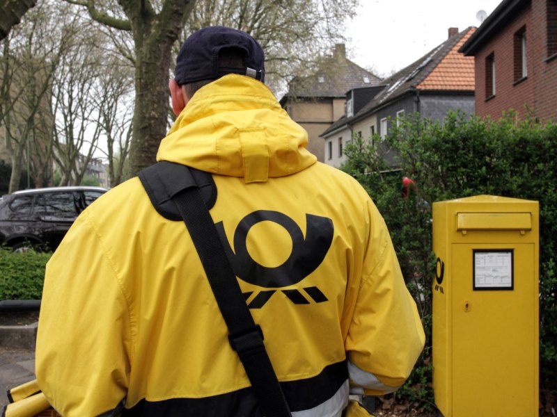 Deutsche Post Zusteller Regenjacke.jpg