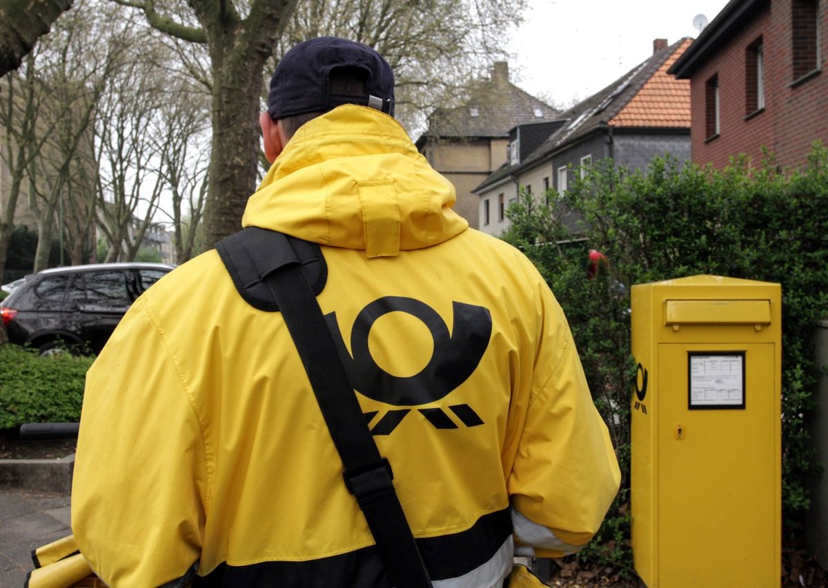 Deutsche Post Zusteller Regenjacke.jpg