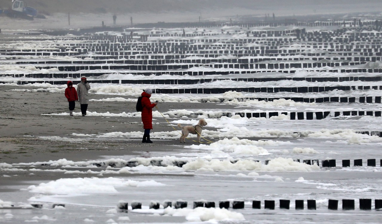 Schnee am Ostsee-Strand gibt es nicht häufig zu sehen (Archivbild). 