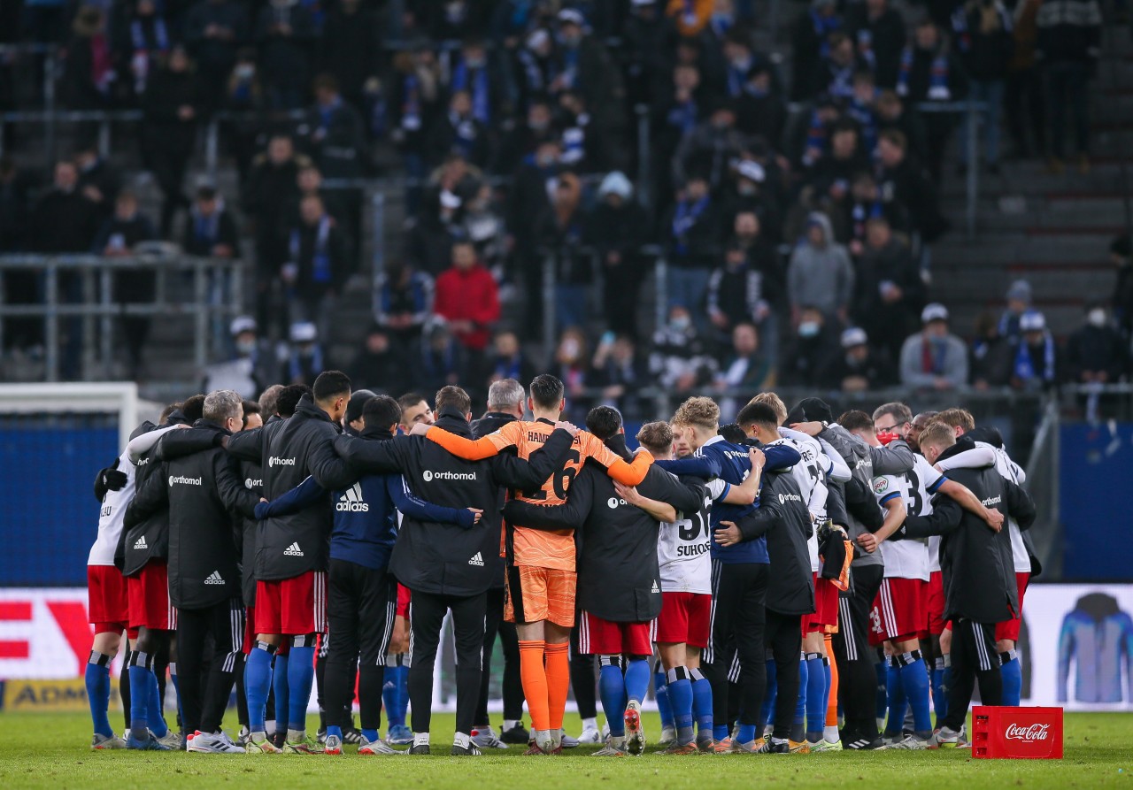 Der HSV kommt nach dem Spiel gegen Hansa Rostock zusammen. 