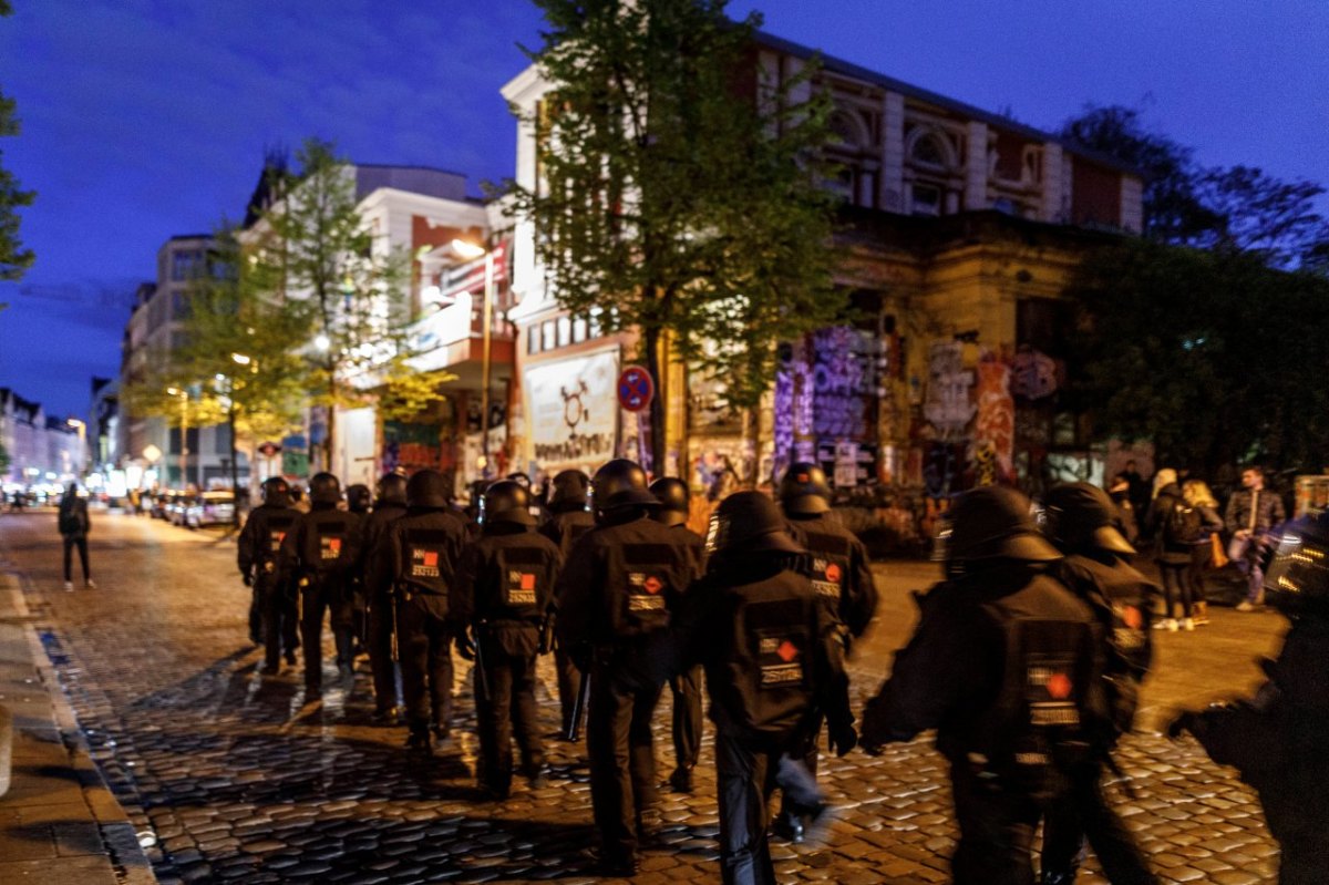 Hamburg 1.Mai Demonstration Sternschanze Schulterblatt Reeperbahn Jungfernstieg Coronavirus