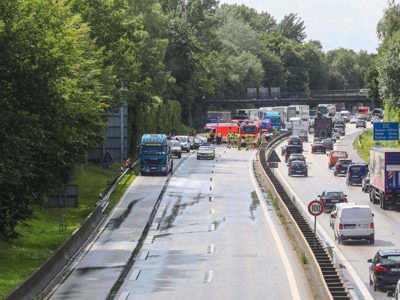 Hamburg A23 Unfall Halstenbek Krupunder Eidelstedt.jpg