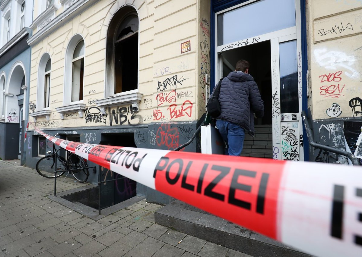 Hamburg AfD Angriff Polizei.jpg