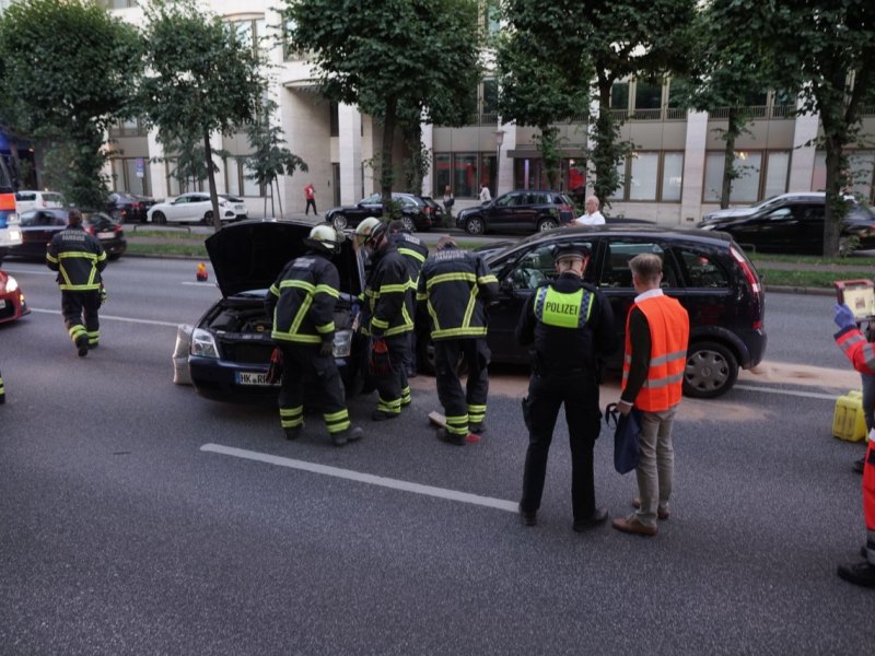 Hamburg Alster Opel Unfall Polizei