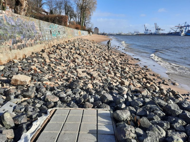 Hamburg Elbe.jpg