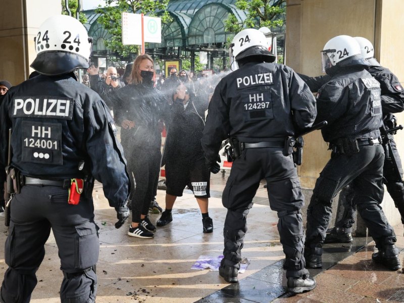 Hamburg Eskalation Demo Polizei Vorwürfe Anti-Rassismus Hamburg Black lives Matter George Floyd