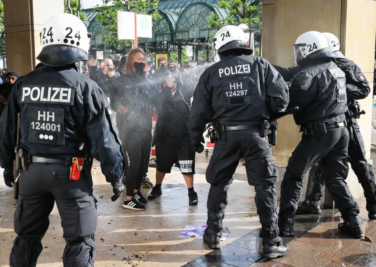 Hamburg Eskalation Demo Polizei Vorwürfe Anti-Rassismus Hamburg Black lives Matter George Floyd