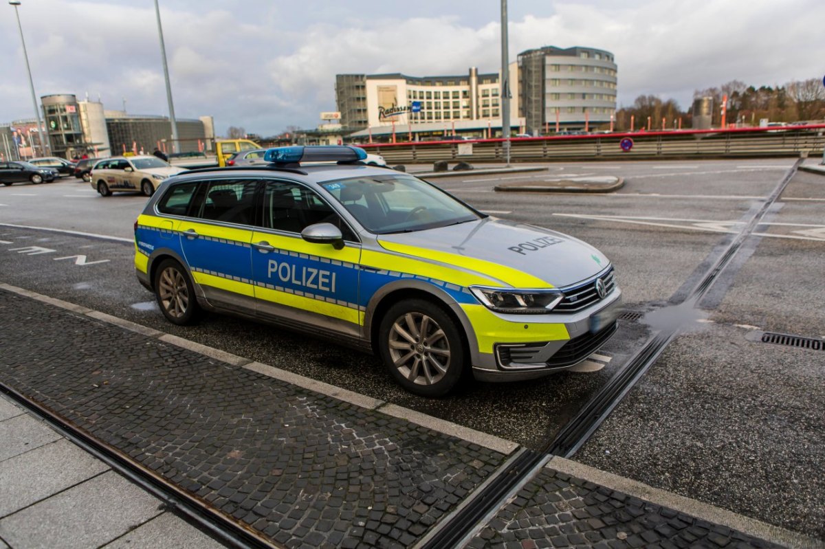 Hamburg Flughafen Abschiebung.jpg