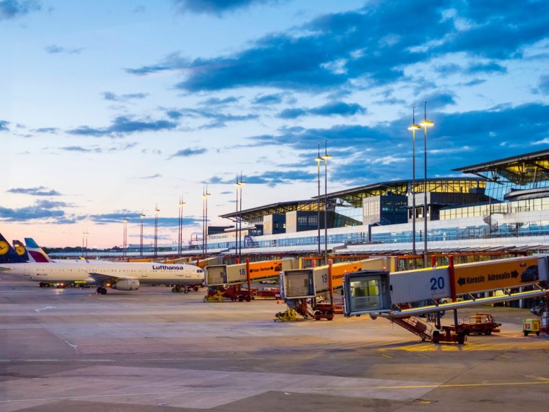 Hamburg Flughafen Airport Skytrax Award.jpg