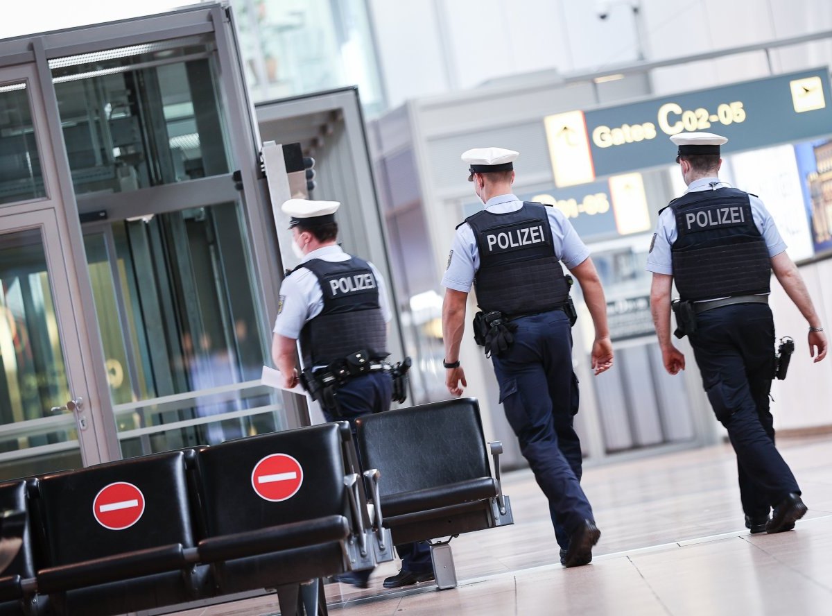 Hamburg Flughafen Schießkugelschreiber Munition Handgepäck Polizei