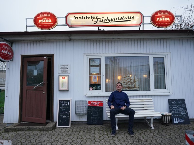 Hamburg Hafen Fischgaststätte.jpg