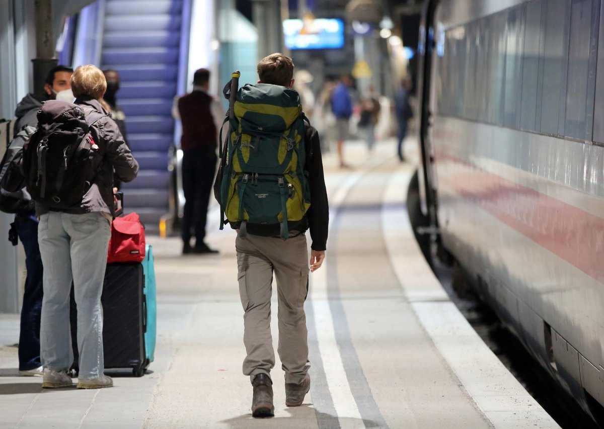 Hamburg Hauptbahnhof Dieb Koffer Polizei Diebstahl Überwachungskameras Reisende