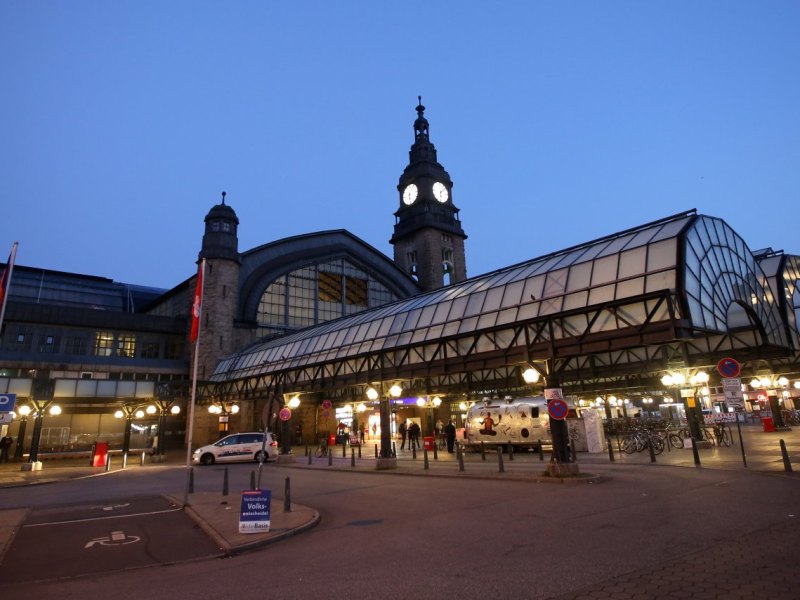 Hamburg Hauptbahnhof Polizei Handy Haftbefehl