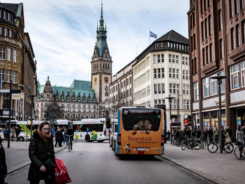 Hamburg Innenstadt Stadtzentrum Jungfernstieg Europa Passage Mönckebergstraße Rathaus