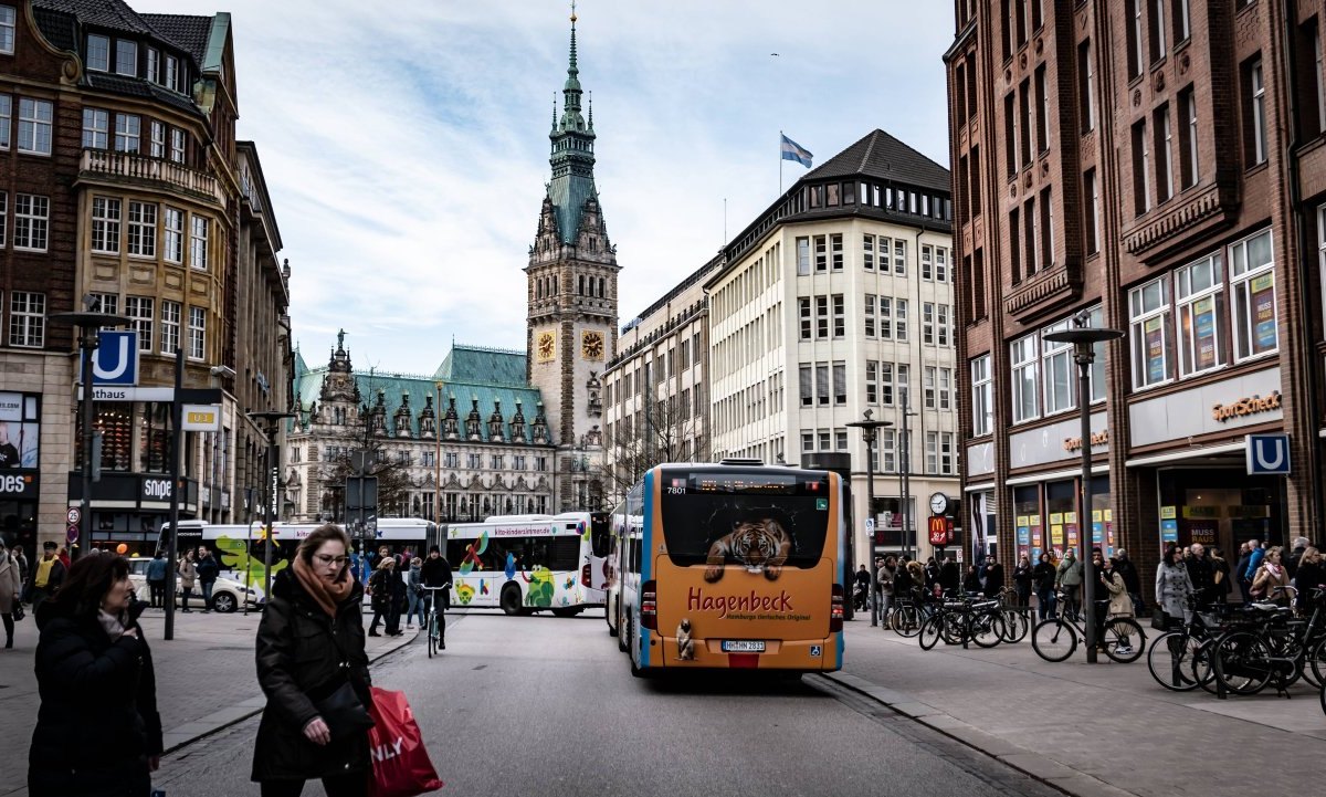 Hamburg Innenstadt Stadtzentrum Jungfernstieg Europa Passage Mönckebergstraße Rathaus