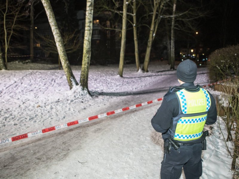 Hamburg Polizei Bramfeld Discounter Supermarkt Schnee