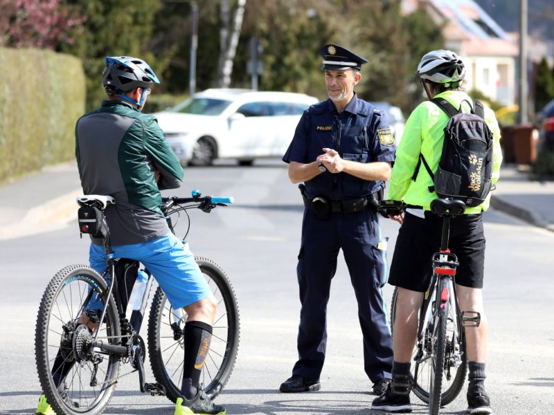 Hamburg Polizei Fahrrad Kontrolle.jpg