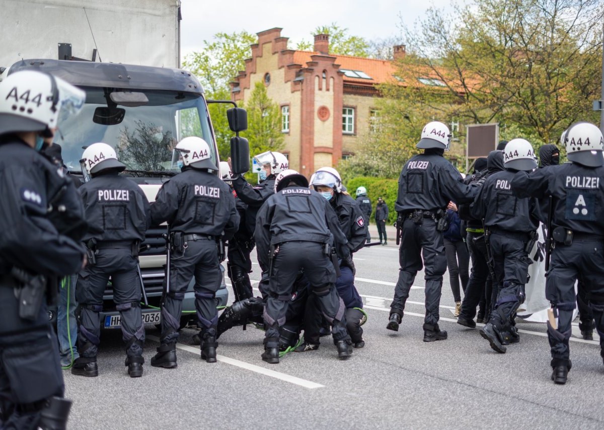 Hamburg Schlump Demonstration.jpeg