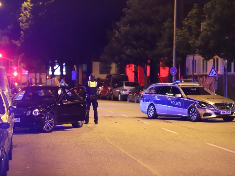 Hamburg Unfall Polizei.jpeg