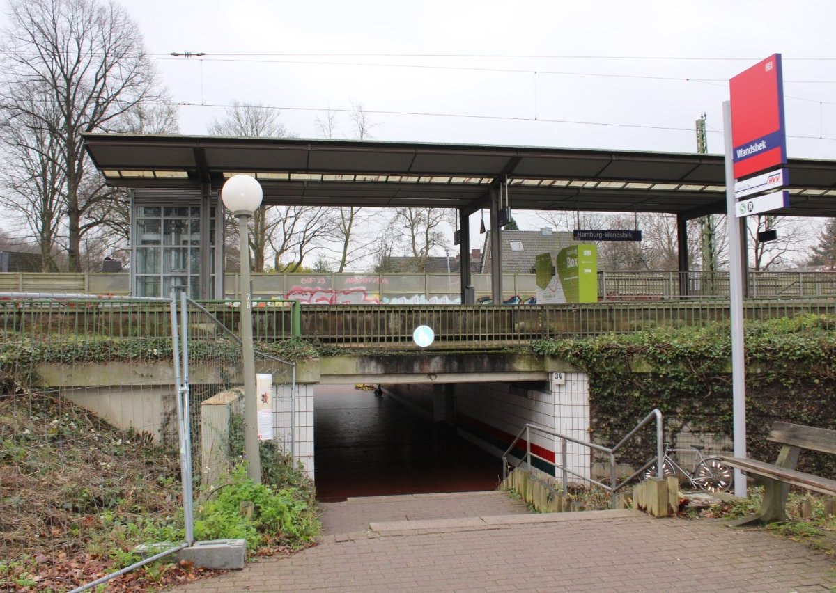 Hamburg Wandsbek Bahnhof.jpeg