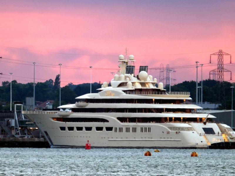 Hamburg Yacht Hafen Blohm+Voss Dilbar Bremen Schiff Superyacht Luxus