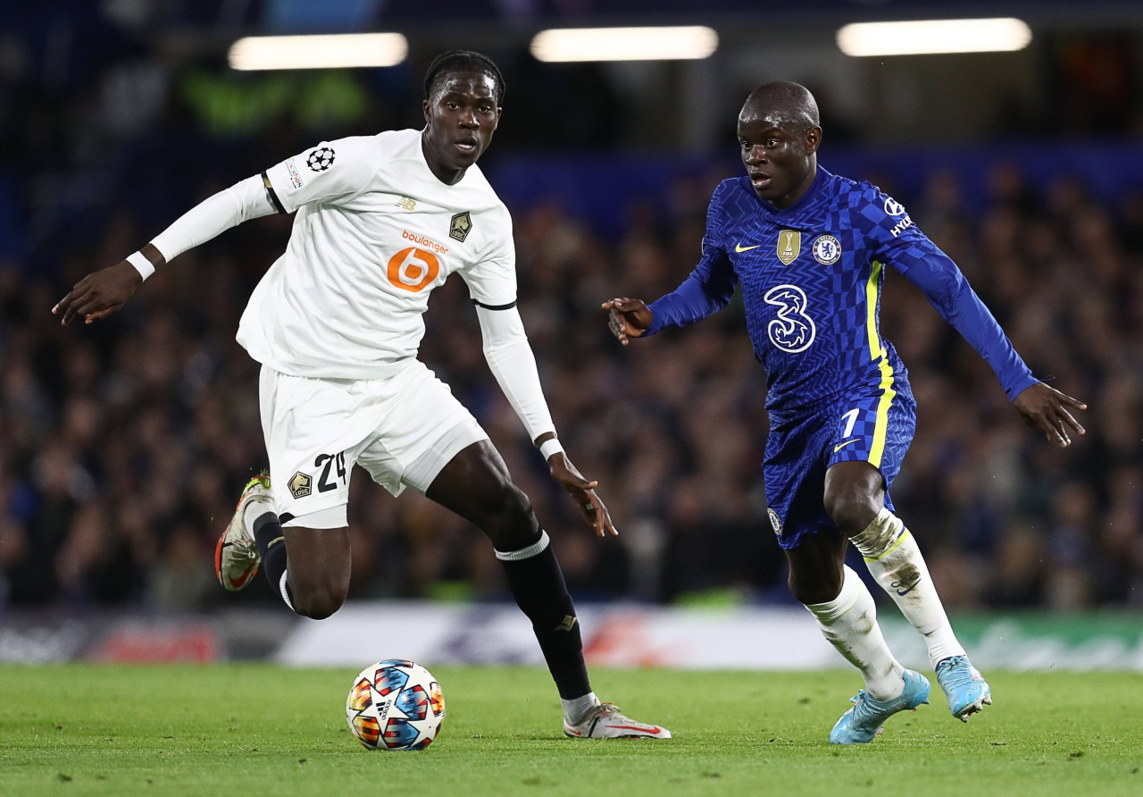 Amadou Onana (l.) spielt für den LOSC Lille in der Champions League.