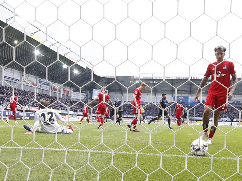 Hamburger SV David Bates HSV Cercle Brügge.jpg