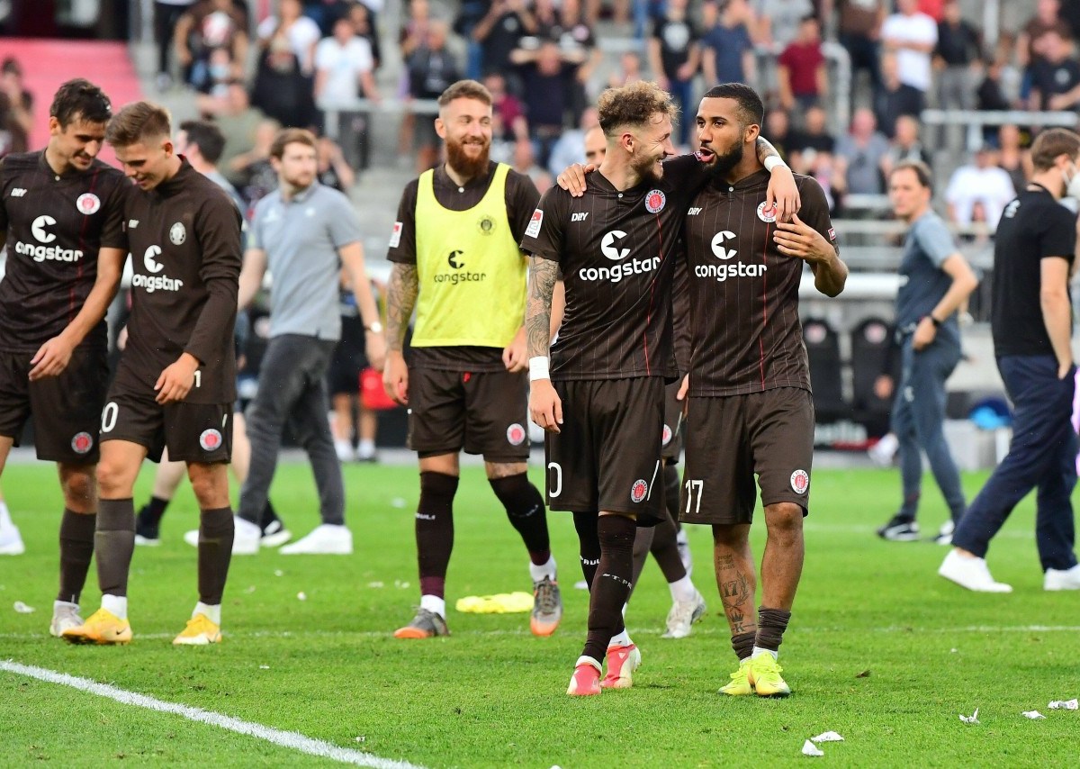 Am Freitag findet das Stadtderby zwischen dem Hamburger SV und dem FC St. Pauli statt. Ist dann Daniel-Kofi Kyereh (r.) auch dabei?