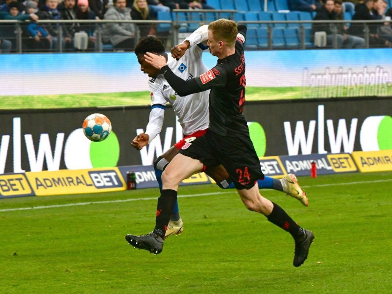 Hamburger SV Sieg Jahn Regensburg.jpg