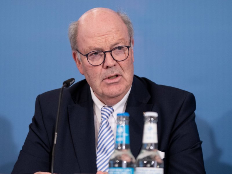 Hans-Joachim Grote Schleswig-Holstein Innenminister Rücktritt Rocker-Affäre Daniel Günther.jpg