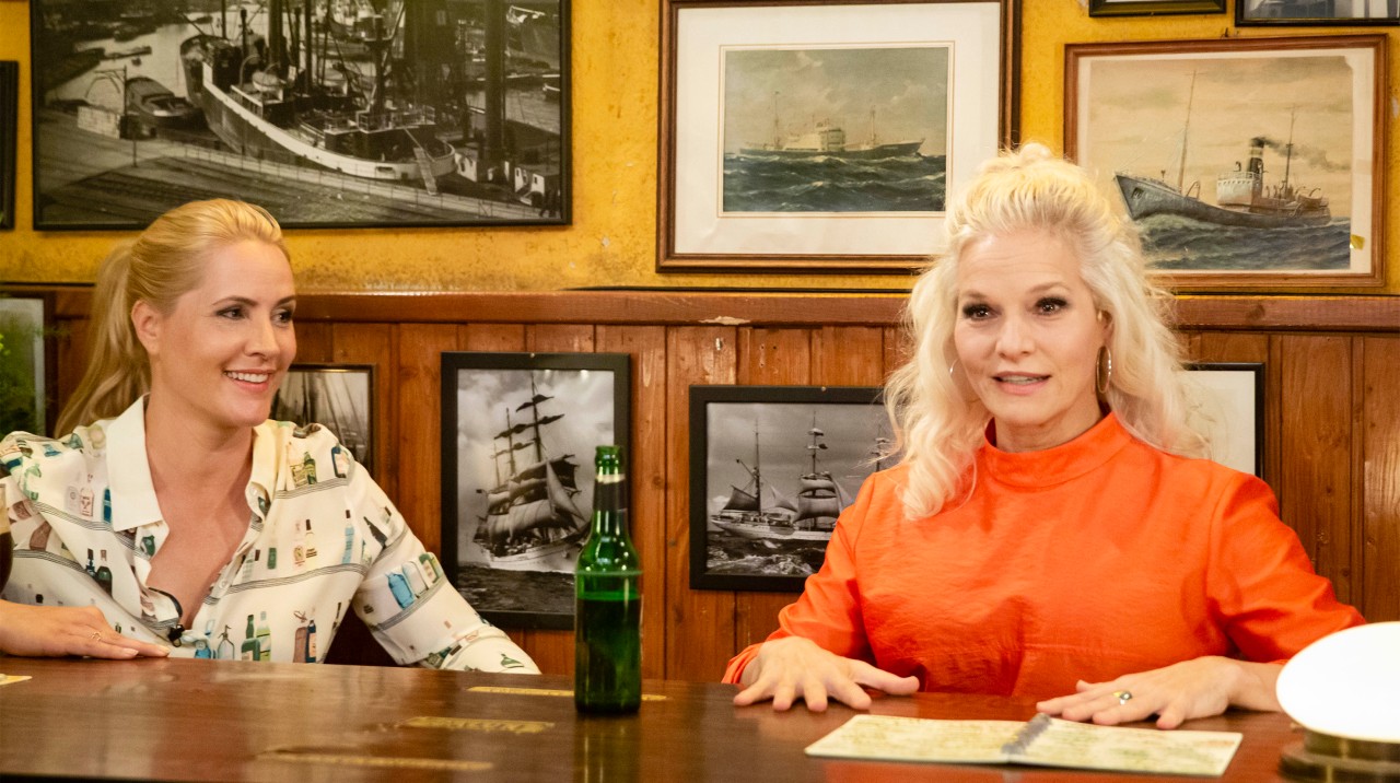 Judith Rakers (l.) mit Ina Müller (r.) bei „Inas Nacht“. 