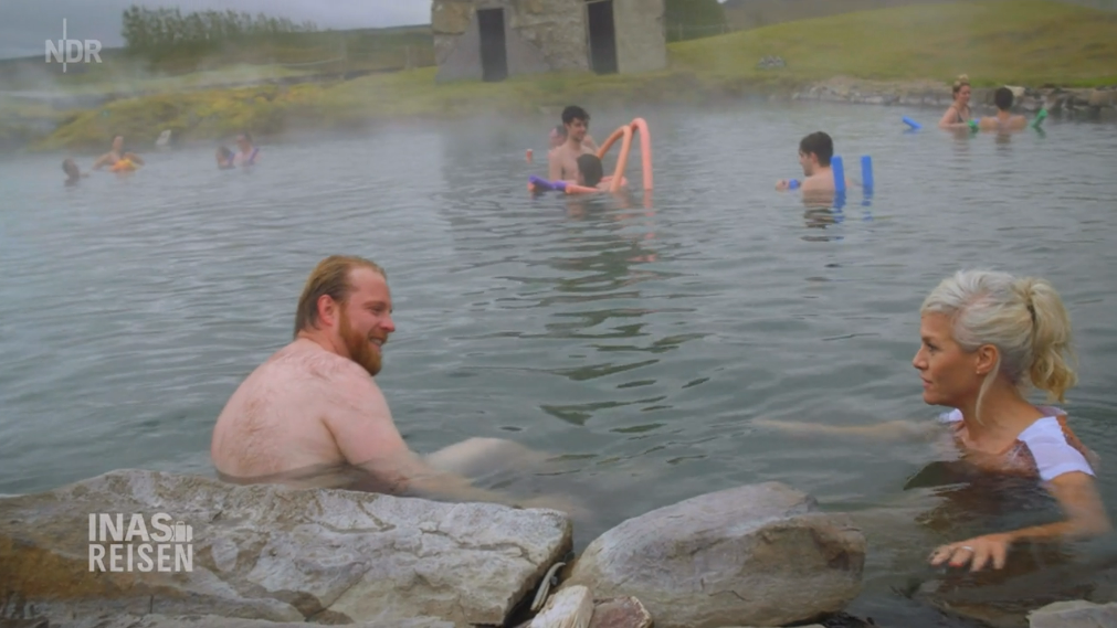 Ina Müller und Henry (l.) beim baden.