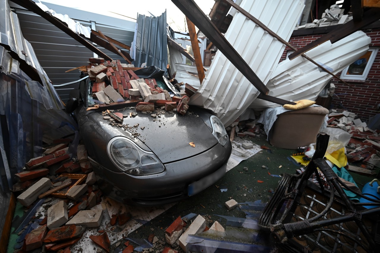 Der ehemalige Porsche von Jan Fedder wurde im Sturm zerstört.