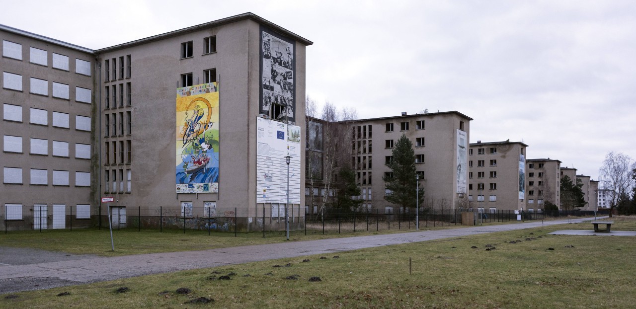 Der Komplex des „KdF Seebad Rügen“ ist riesig – inzwischen beherbergt er sogar Wohnungen.