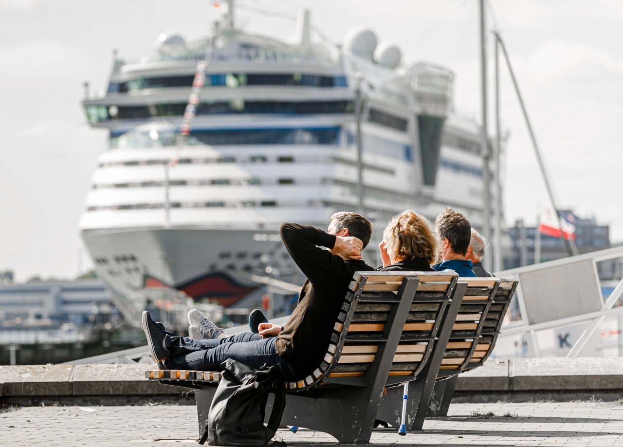 Die „Aida Luna“ im Hafen von Kiel.