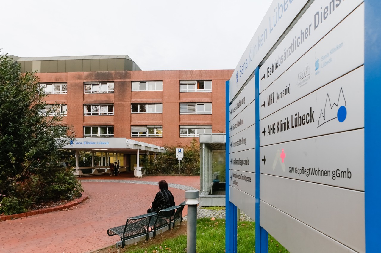 In Lübecker Kliniken dürfen Menschen ihre Angehörigen vorerst nicht mehr besuchen (Archivbild). 