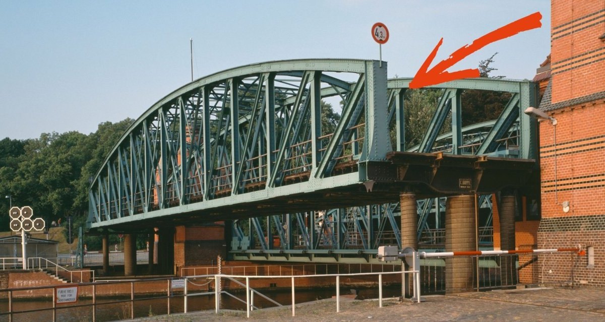 Lübeck Brücke.jpg