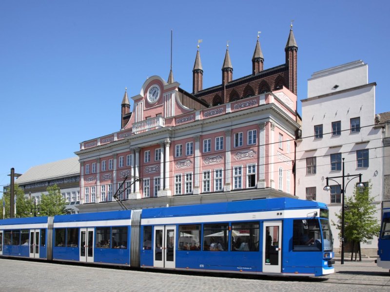 Mecklenburg-Vorpommern Straßenbahn Rostock Mund-Nasen-Schutz Polizei Taschenmesser