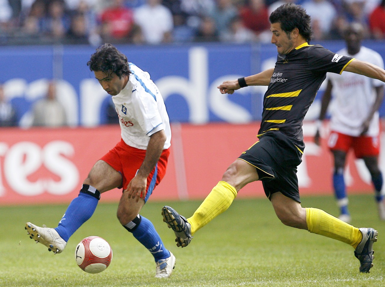 Mehdi Mahdavikia hier 2007 im Trikot des Hamburger SV. Jetzt steht er wegen eines anderen Trikots im Iran in der Kritik.