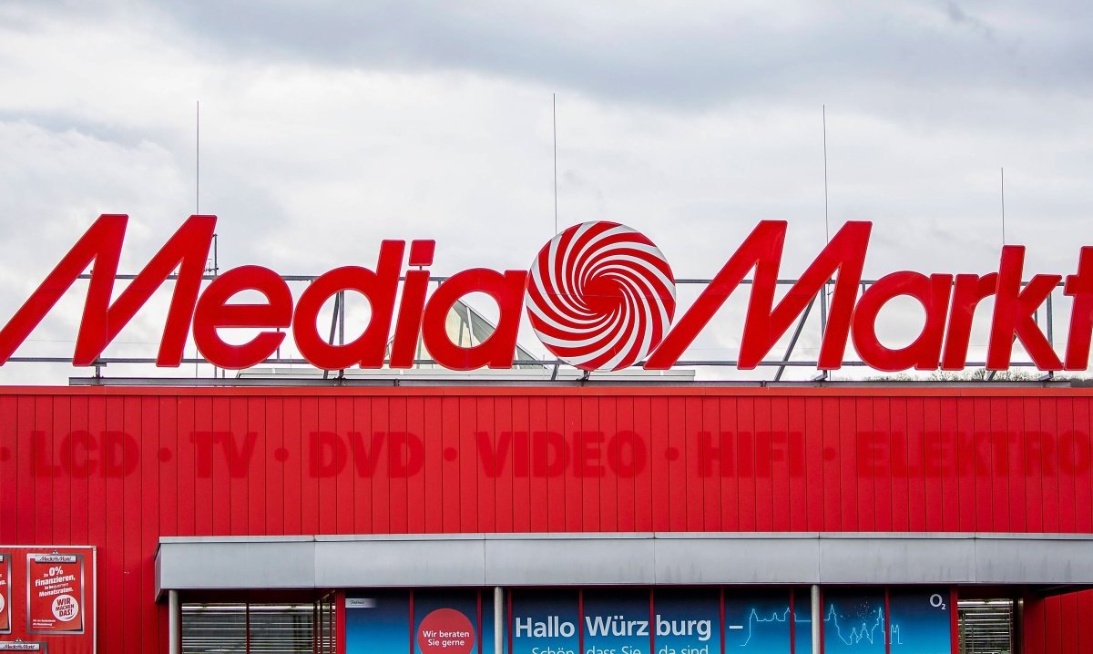 Media Markt Flensburg Maßnahme Plakat Hund Hunde Vierbeiner Hitze Auto Temperaturen Regel Einkaufen